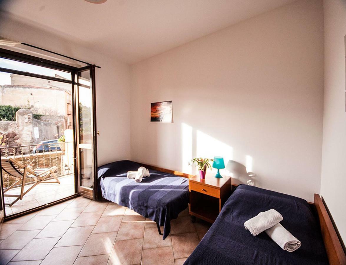 Temo River House Romantic Balcony And Peaceful Retreat In The Heart Of Bosa Zewnętrze zdjęcie